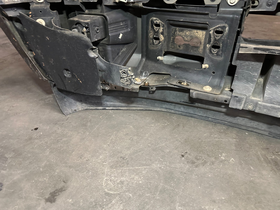 2017-2019 FORD F450 FRONT BUMPER ASSEMBLY OEM (READ/ MINOR DENTS/SCRATCHES)