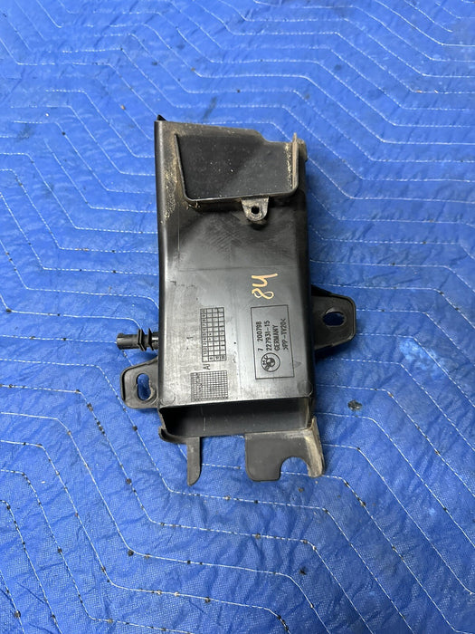 2011 BMW 550i F10 5 SERIES OEM RIGHT BRAKE COOLING AIR DUCT 7200798
