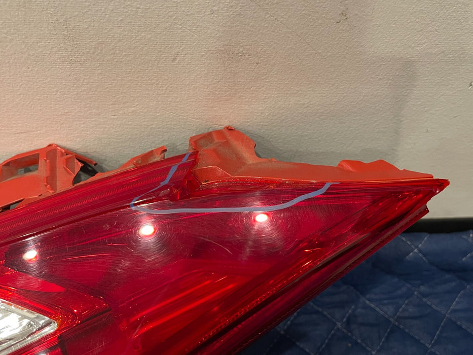 2012 NISSAN 370Z CONV REAR PASSENGER RIGHT TAIL LIGHT OEM *CRACKED*