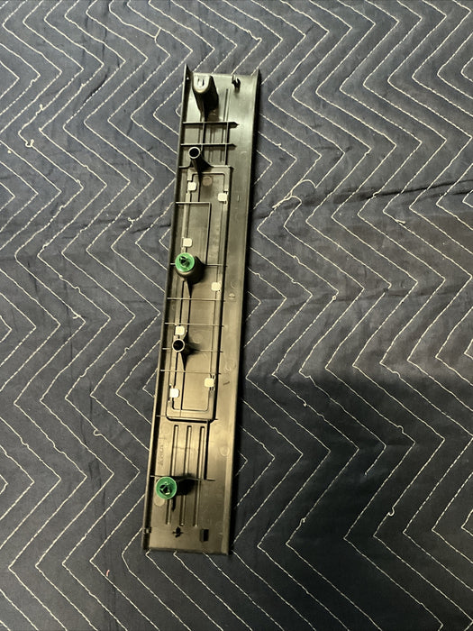 2016-2019 NISSAN TITAN XD RIGHT KICK PLATE DOOR SILL OEM