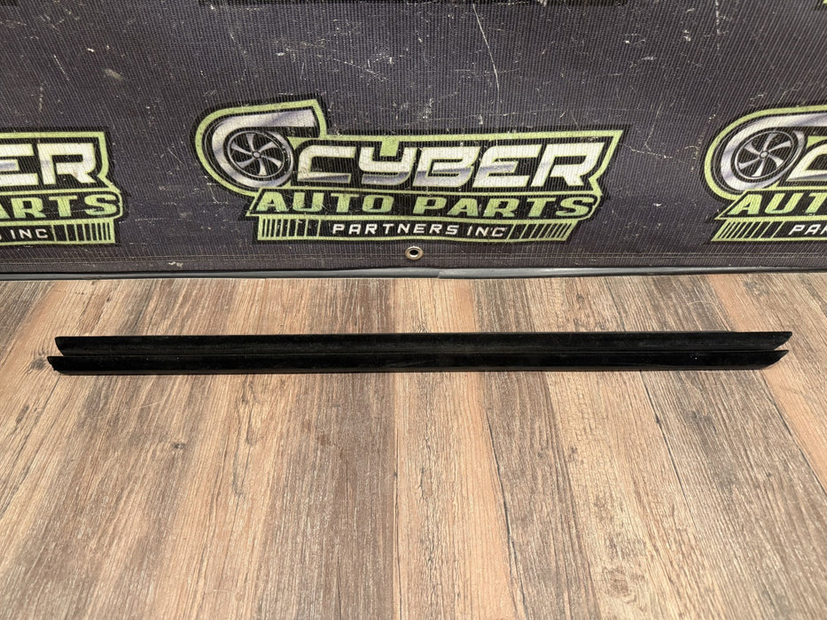 2024 BMW M3 M4 G80 G82 FRONT LEFT DOOR WINDOW INNER SEAL OEM