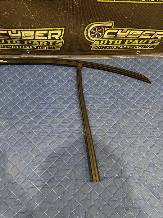 2024 BMW M3 M4 G80 G82 REAR RIGHT RUBBER DOOR SEAL OEM 7407403