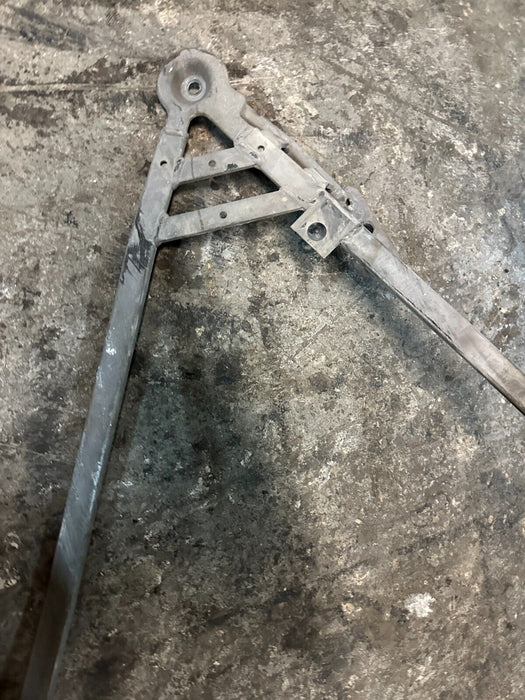 2020 BMW M4 REAR RIGHT SUSPENSION BRACKET OEM 67228464607