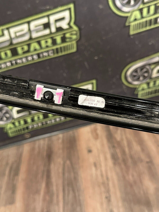 2020 BMW M4 F82 FRONT RIGHT DOOR WINDOW FRAME MOULDING OEM