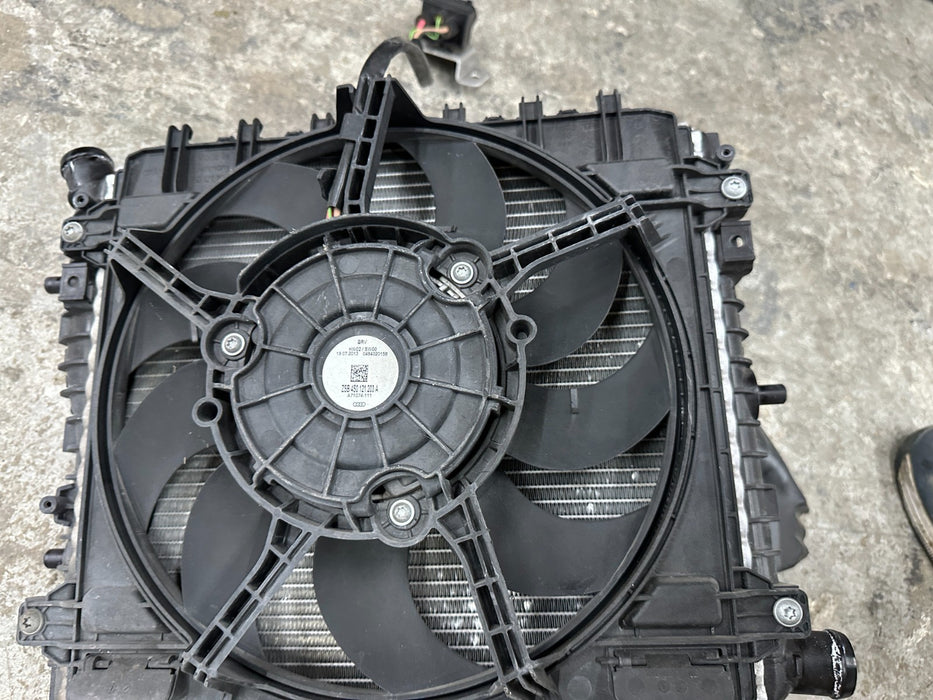 2014 AUDI R8 FRONT DRIVER LEFT RADIATOR 420 121 252 420121252 ASSEMBLY