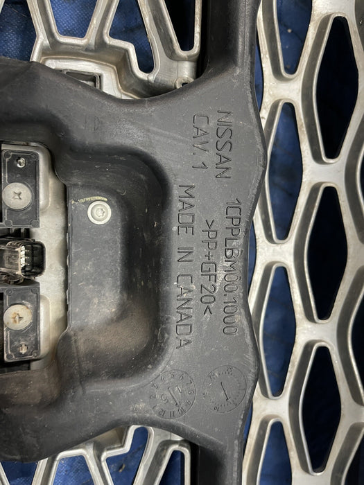 2019 NISSAN TITAN XD CREW FRONT CHROME GRILLE ASSEMBLY W/ CAMERA *MINOR FLAW*