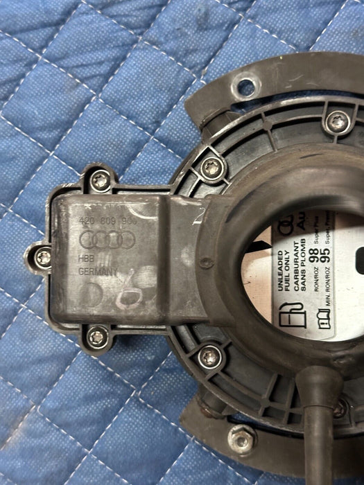 2014 AUDI R8 FUEL CAP DOOR LID ASSEMBLY OEM 420 809 900 *READ DESC/SCUFFS*