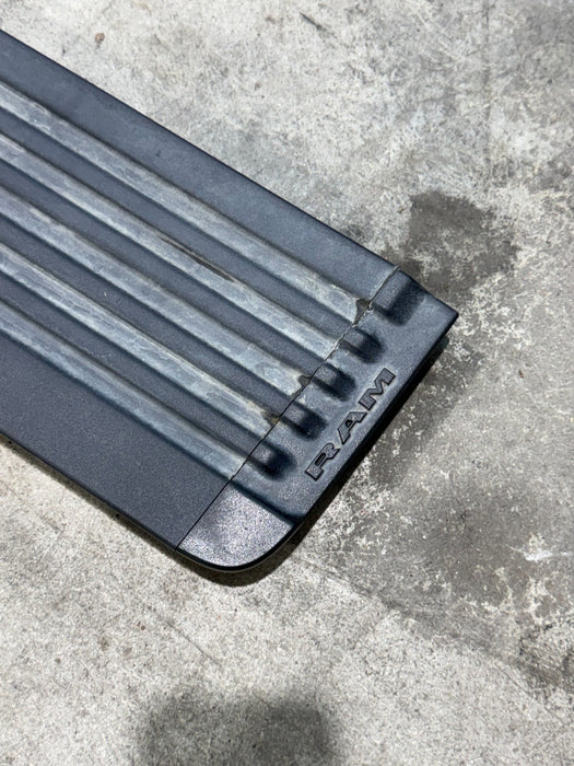 2022 DODGE RAM 2500 LEFT POWER RUNNING BOARD ASSEMBLY OEM