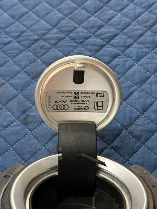 2014 AUDI R8 FUEL CAP DOOR LID ASSEMBLY OEM 420 809 900 *READ DESC/SCUFFS*