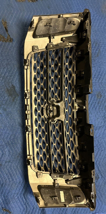 2016-2019 NISSAN TITAN XD PRO-4X GRILLE W/ CAMERA EMBLEM PAINTED GREY OEM