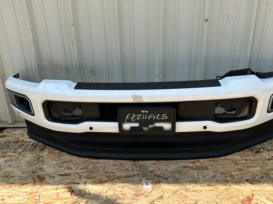2023-2025 FORD F250 F350 FRONT BUMPER STAR WHITE (AZ) OEM *PAINT CHIPS 10,11*