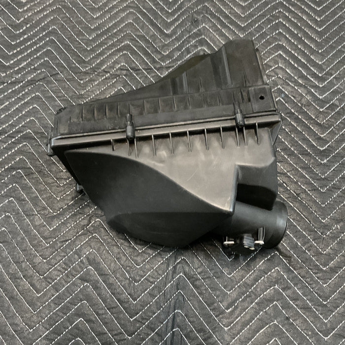 2014 JAGUAR XJ OEM AIR CLEANER INTAKE DRIVER SIDE