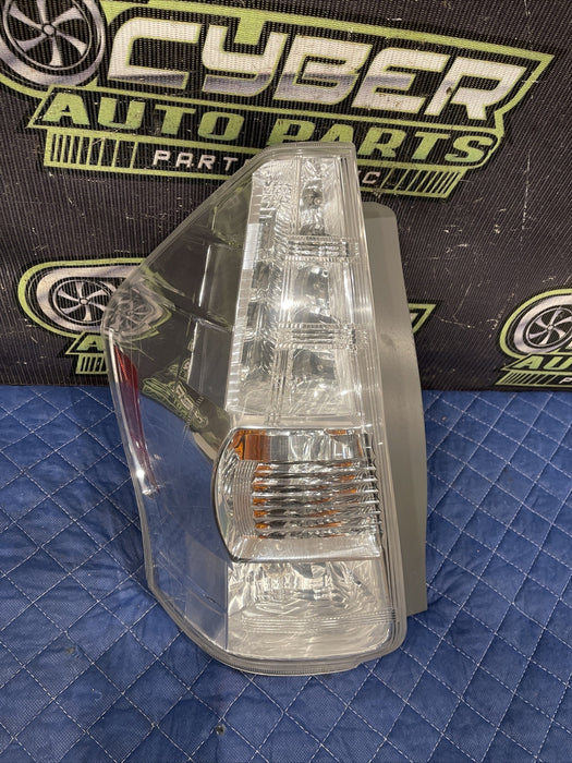 2014 TOYOTA PRIUS V REAR LEFT DRIVER TAILLIGHT TAIL LIGHT OEM