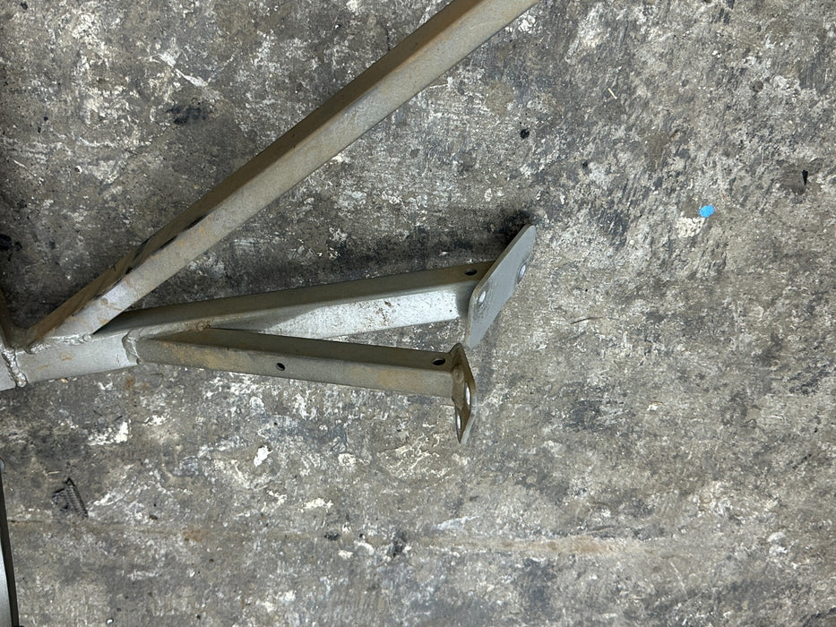 2014 AUDI R8 FRONT RIGHT FENDER RADIATOR SUPPORT STRUCTURE MOUNT BRACKET OEM