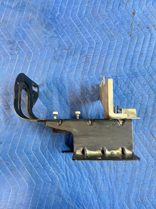 2016 2019 NISSAN TITAN XD OEM FRONT RESERVOIR TANK BRACKET 21746EZ40A