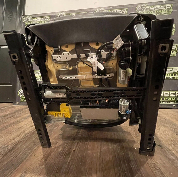 2020 BMW M4 F82 FRONT RIGHT BLACK & WHITE LEATHER SEAT HERITAGE EDITION OEM READ