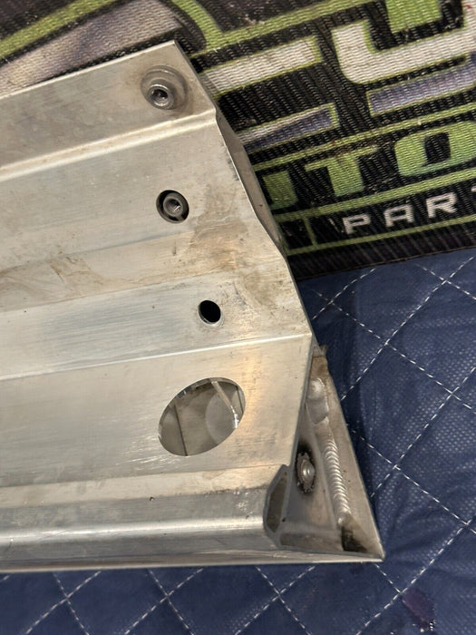 2018 AUDI R8 REAR MIDDLE LOWER FRAME BAR BRACKET 4T0 813 483 B