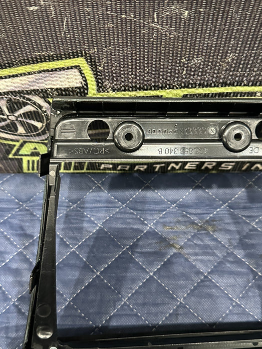 2012 AUDI R8  FRONT CENTER DASH AIR VENT A/C TRIM BEZAL 423 820 951