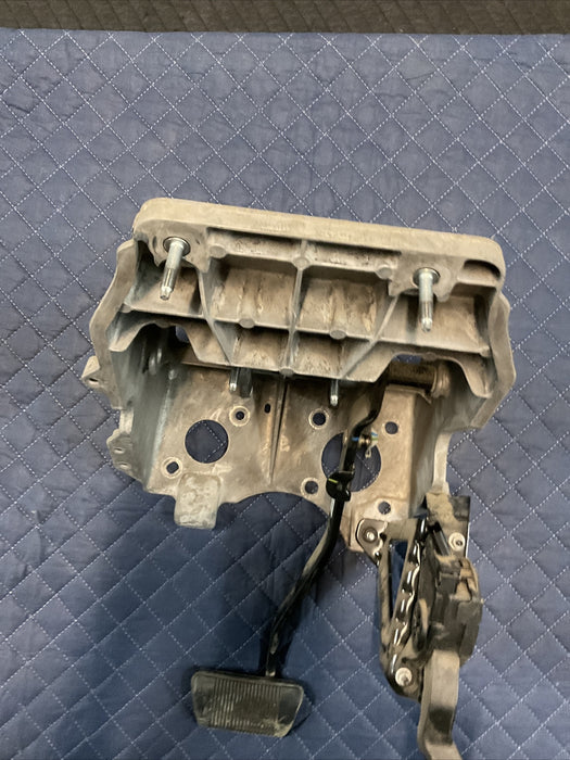 2017 RAM 2500 3500 MEGA CAB LARAMIE GAS BRAKE PEDAL ASSEMBLY OEM 2013-2018
