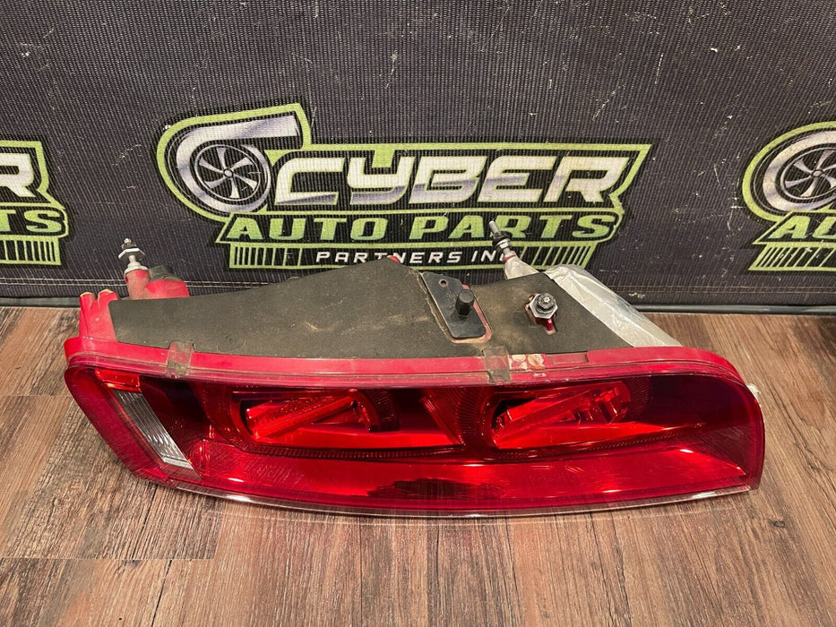 2012 AUDI R8 REAR DRIVER LEFT LED TAILIGHT OEM *READ DESC*