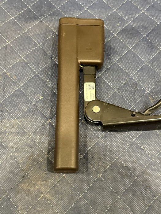 2017-2019 FORD F250 F350 KING RANCH REAR MIDDLE SEATBELT RECIEVER OEM