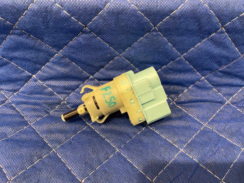 2017-2019 FORD F250 STOP/ BRAKE PEDAL LIGHT SENSOR OEM GL3T-9G854-BA