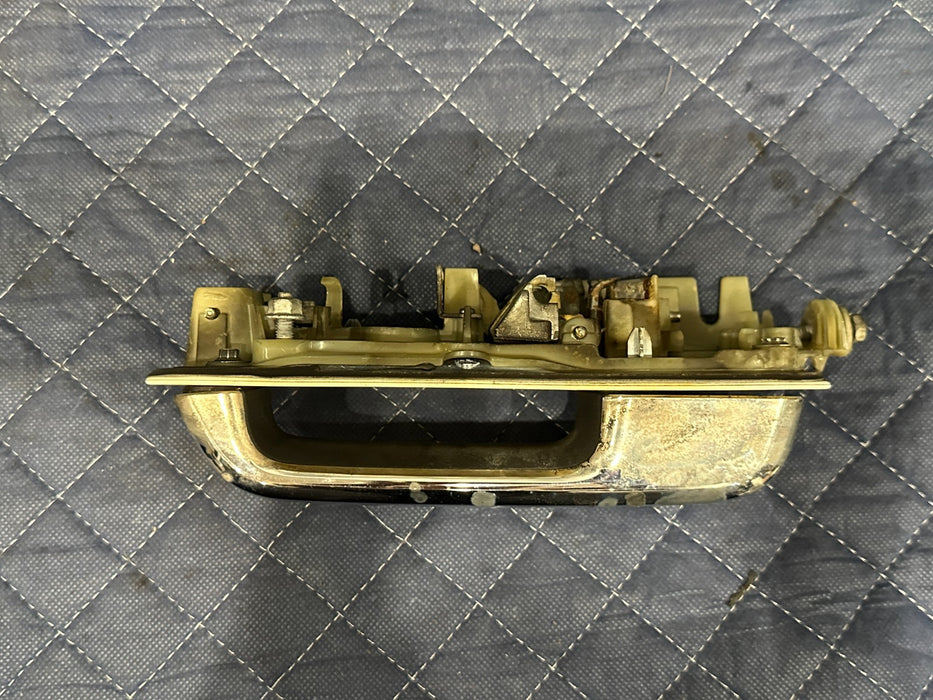 2017-2019 FORD F250 F350 REAR RIGHT DOOR HANDLE TRI COAT (UG) OEM *BURN DAMAGE*