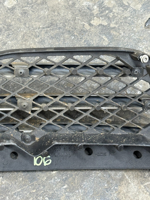 2014 AUDI R8 REAR RIGHT BUMPER GRILLE AIR VENT OEM ~BROKEN TAB~ 420 807 698