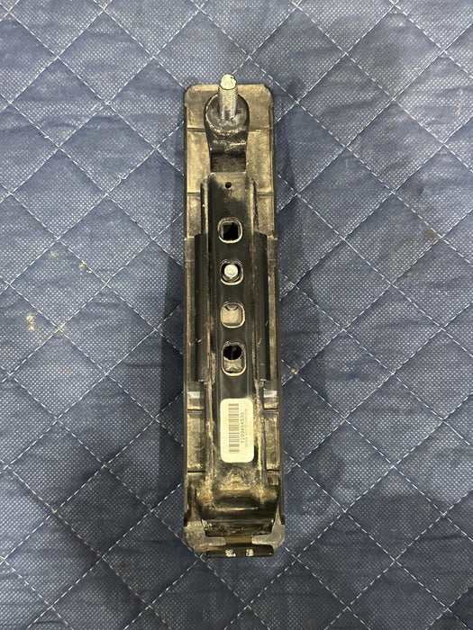 2017 FORD F250 F350 F450 LARIAT LEFT SEATBELT ADJUSTER BRACKET BLACK ~WEAR ~