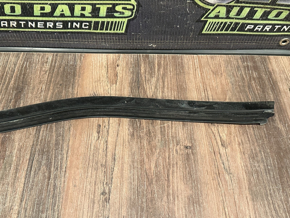 2017-2022 FORD F250 F350 F450 FRONT DOOR WEATHER STRIP OEM