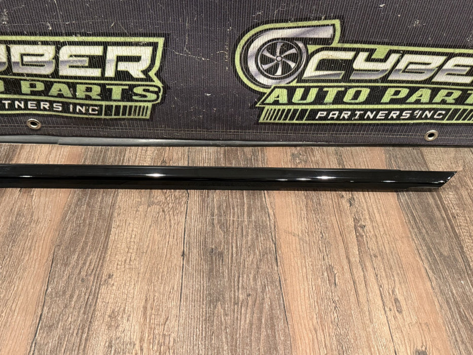 2024 BMW M3 M4 G80 G82 FRONT LEFT BLACK DOOR MOLDING BELT OEM 7465149