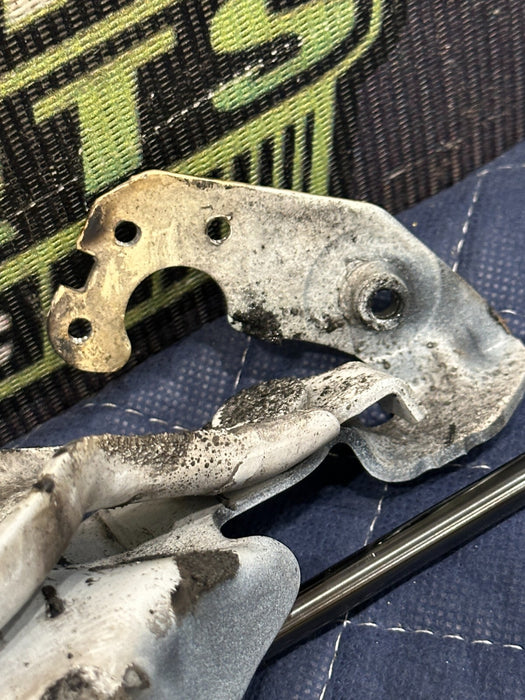 2017-2022 FORD F350 F450 SUPERDUTY RIGHT PASSENGER HOOD HINGE OEM HC3B 16800 A