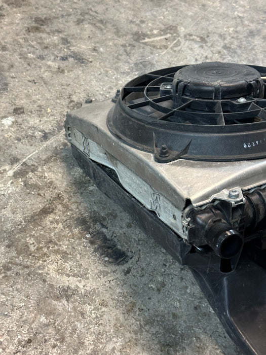 2014 AUDI R8 FRONT DRIVER LEFT RADIATOR 420 121 281 420121281 ASSEMBLY ~READ~