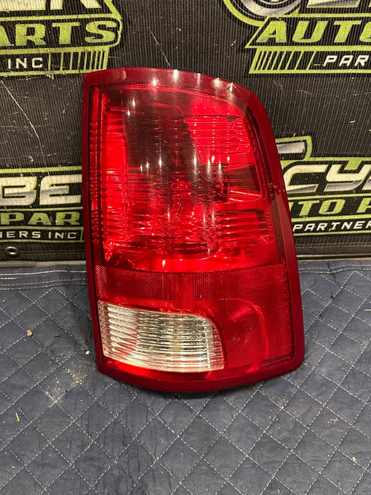 2015 DODGE RAM 2500 PASSENGER RIGHT HALOGEN TAIL LIGHT OEM *SCUFFS #3*