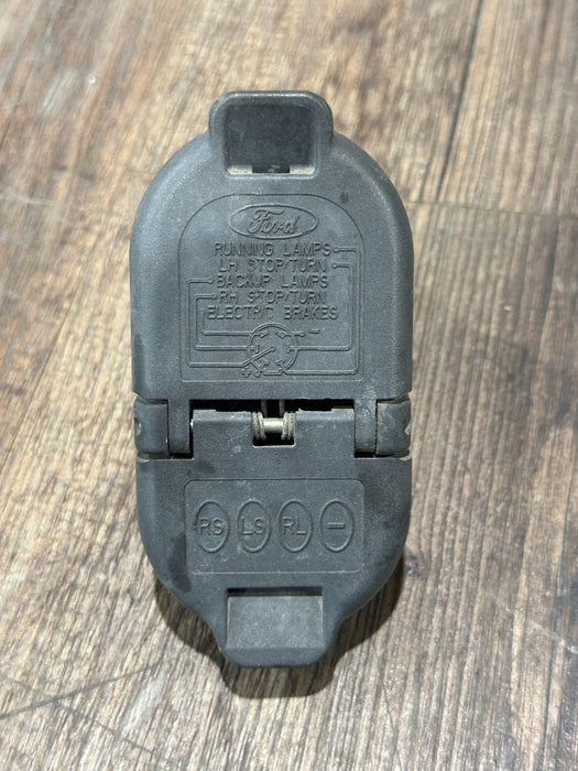 2017-2019 FORD F250 F350 F450 REAR BUMPER TRAILER TOW PLUG CONNECTOR OEM