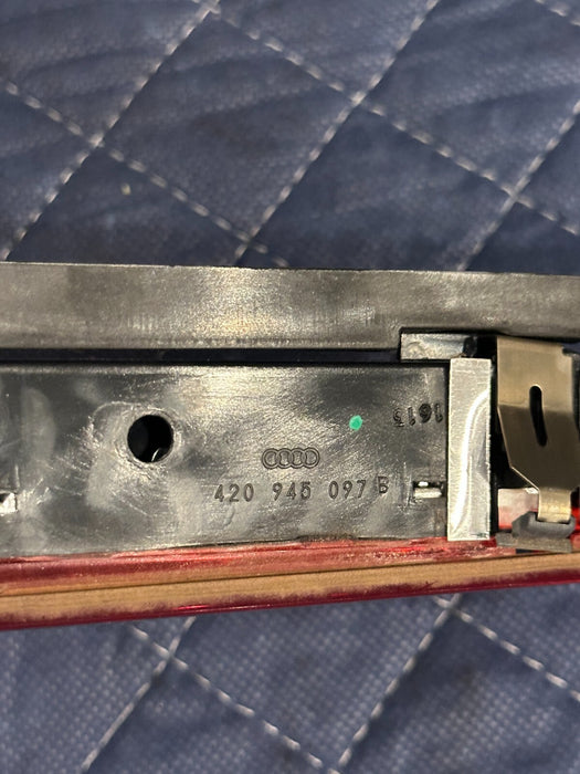 2014 AUDI R8 HIGH MOUNT BRAKE LIGHT LAMP 420 945 097 B OEM