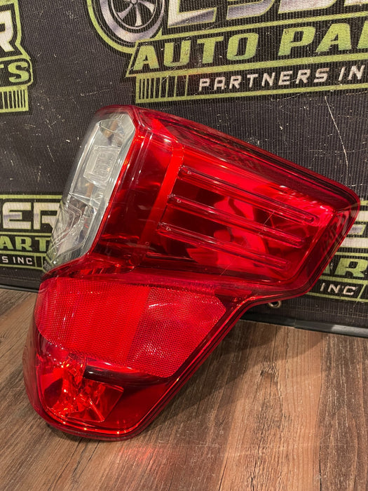 2016-19 NISSAN TITAN/XD PASSENGER RIGHT HALOGEN TAILIGHT OEM 26550 EZ20D *READ*