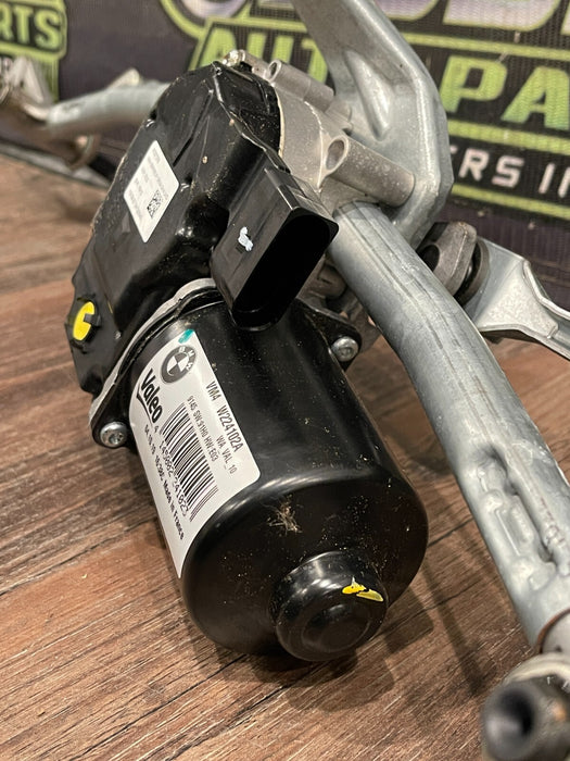 2020 BMW M8 COMP F93 FRONT WINDSHIELD WIPER MOTOR OEM