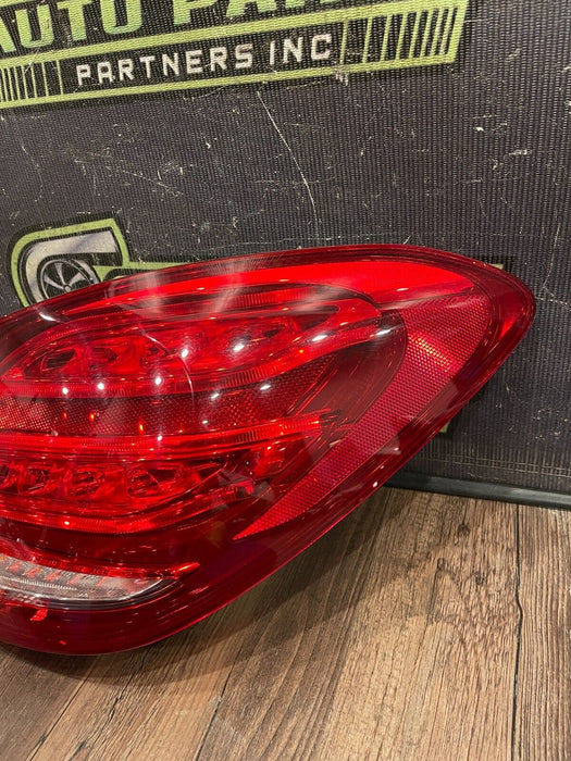 2015 MERCEDES BENZ C63S AMG PASSENGER RIGHT LED TAILIGHT OEM *SCUFFS*