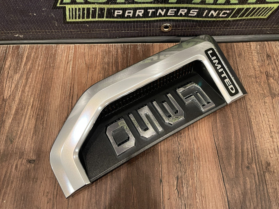 2017 2019 FORD F350 LIMITED DRIVER LEFT FENDER EMBLEM OEM *PAINT CHIP/SCRATCHES*