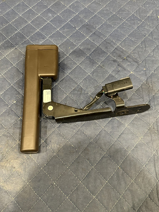 2017-2019 FORD F250 F350 KING RANCH REAR MIDDLE SEATBELT RECIEVER OEM