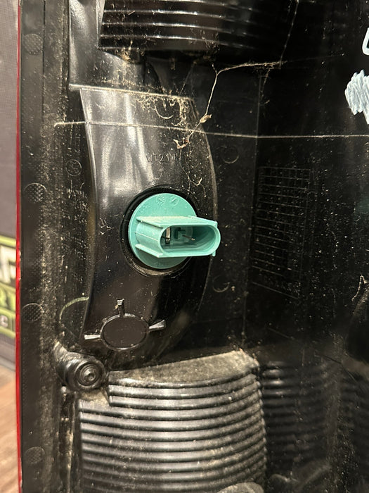 2024 FORD F250 F350 SUPER DUTY DRIVER LEFT HALOGEN TAIL LIGHT OEM