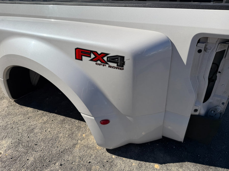 2017 2018 2019 FORD F350 F450 PLATINUM BED 8' TRI-COAT METALLIC WHITE (UG)