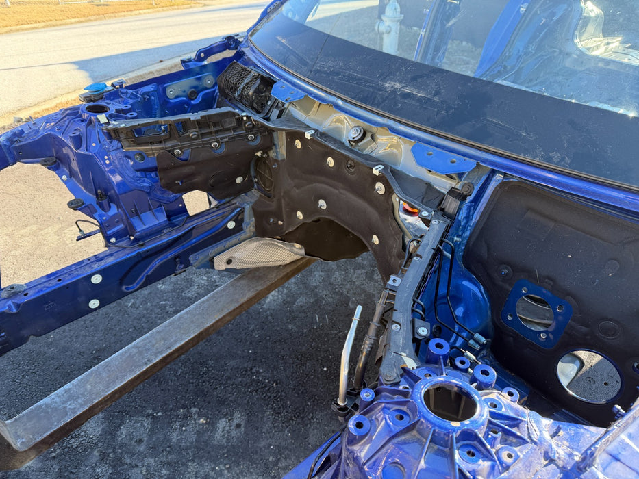 2024 BMW M3 G80 BLUE SHELL FRAME CHASSIS 4 DOOR CARBON ROOF OEM *DAMAGE*