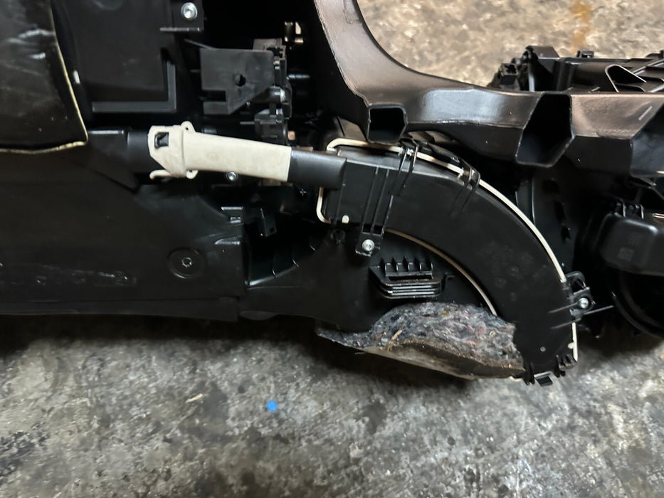 2020 BMW M4 F82 HVAC HEATER CORE A/C BLOWER HOUSING UNIT ASSEMBLY 6411 9325141