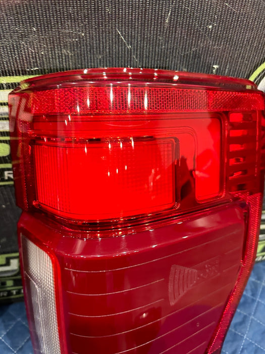 2020-2022 FORD F250 F350 F450 PASSENGER RIGHT BLESS LED TAIL LIGHT OEM *MINT*