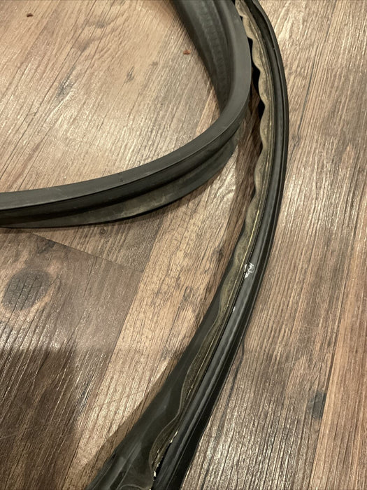 2017 MERCEDES-BENZ C63 AMG CABRIOLET REAR ROOF SEALING RUBBER SEAL 2057500498