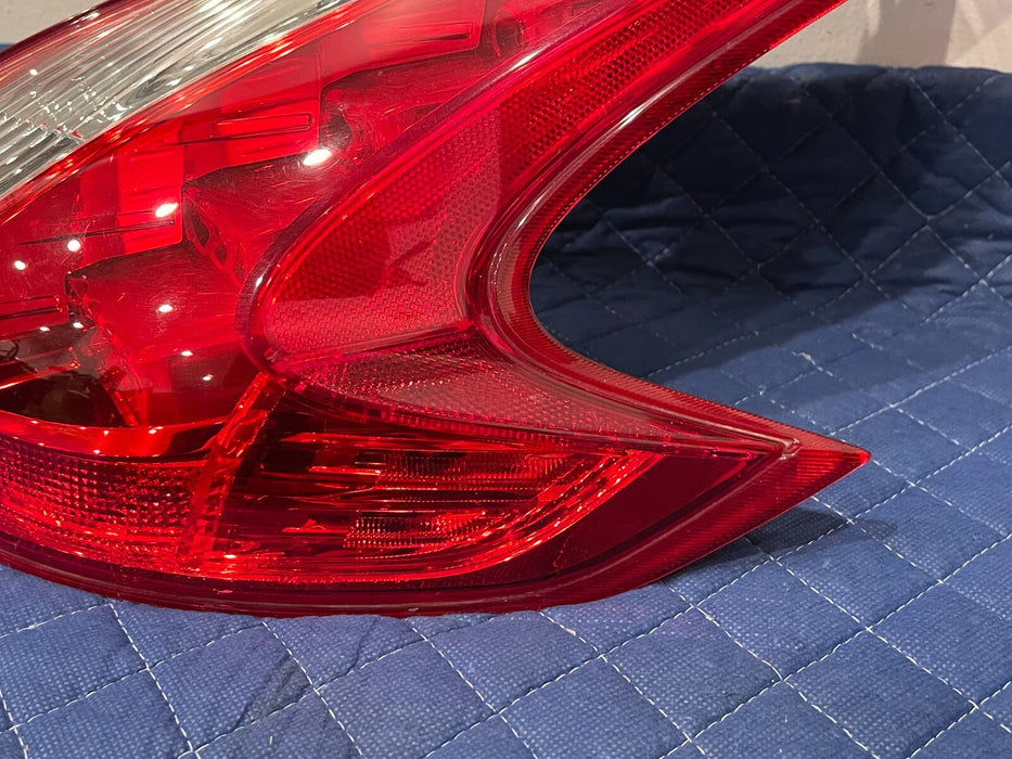 2014 NISSAN 370Z NISMO REAR PASSENGER RIGHT TAIL LIGHT OEM *DAMAGED & CHIPPED*