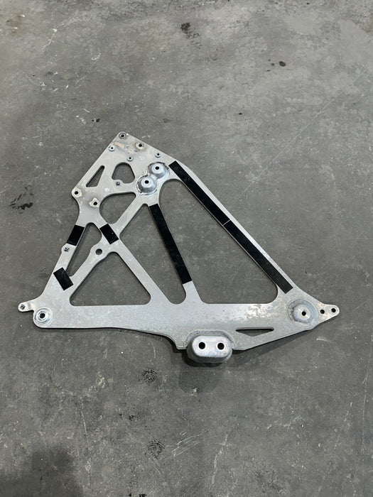 2024 BMW M3 M4 G80 G82 FRONT RIGHT BRACKET BRACE OEM 9504172