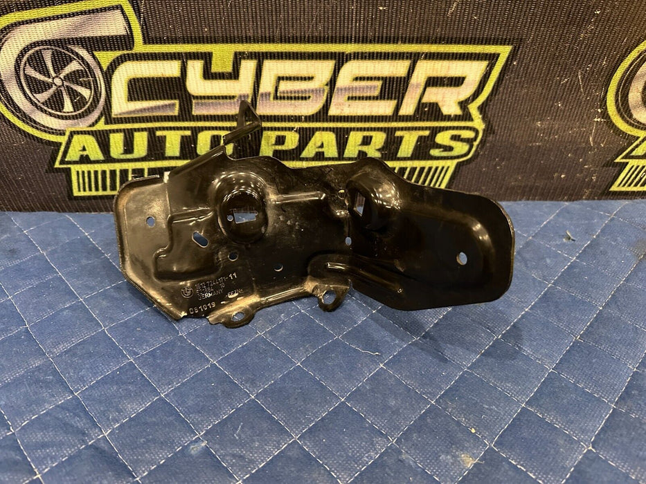2015-2020 BMW M4 F82 GUARD FUEL PLATE BRACKET 16127244171 16 12 7 244 171